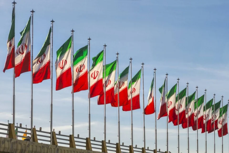 Possible Negotiations on Monday: Iran Talks of "Major Disputes" and Rejects Exporting Enriched Uranium