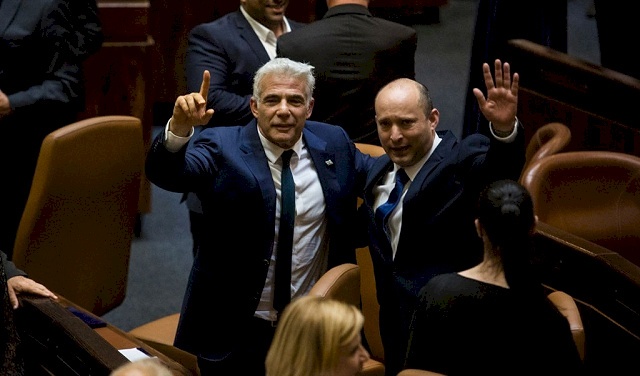 Bennett et Lapid s'unissent dans un seul parti pour les prochaines élections, dirigé par le premier