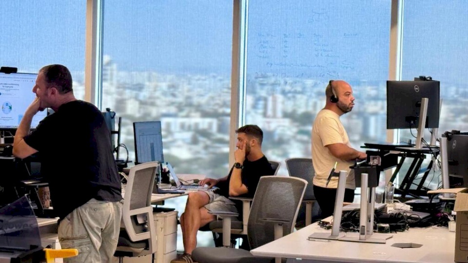 Rapport hébreu : Pour la première fois, baisse des emplois de développement dans le secteur des technologies avancées israélien
