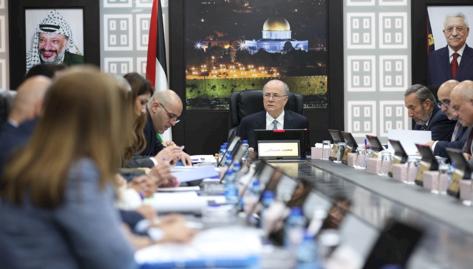 למרות המשבר הפיננסי המתמשך.. הממשלה מאריכה את שעות העבודה של העובדים הציבוריים ביום נוסף