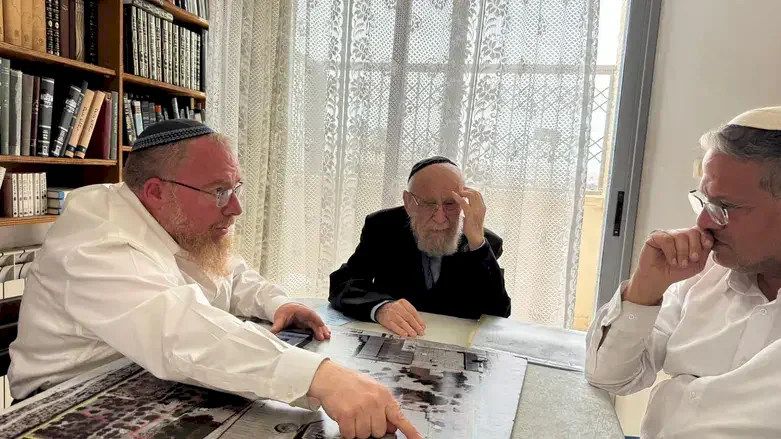 Un rabbin extrémiste accorde à Ben Gvir des pouvoirs élargis pour pénétrer dans la Mosquée Al-Aqsa