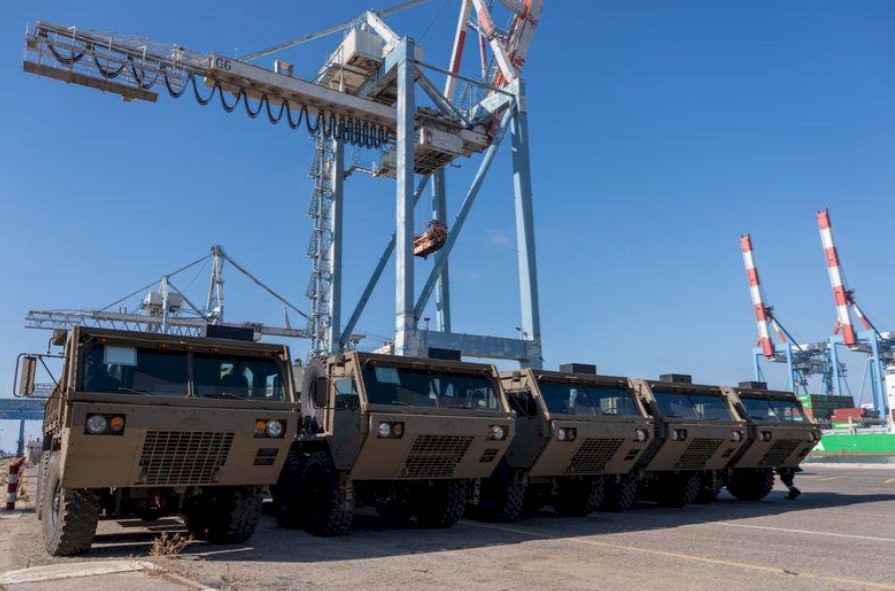 6500 tonnes d'équipement et de munitions militaires arrivent en Israël