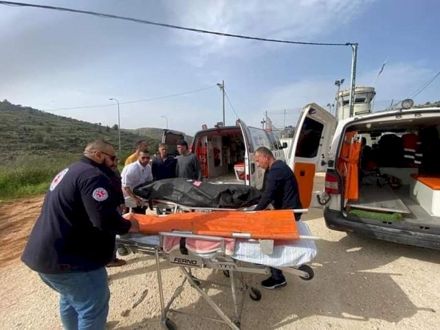 Les forces d'occupation remettent le corps d'un martyr tué il y a quelques mois à Qalqilya