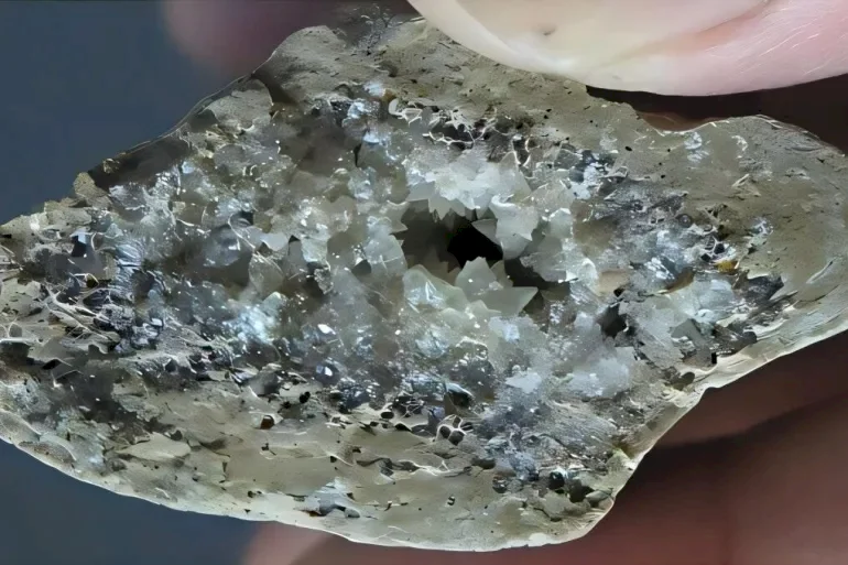 De la cruauté naît la créativité... découverte d'outils en pierre avancés au cœur de l'ère glaciaire
