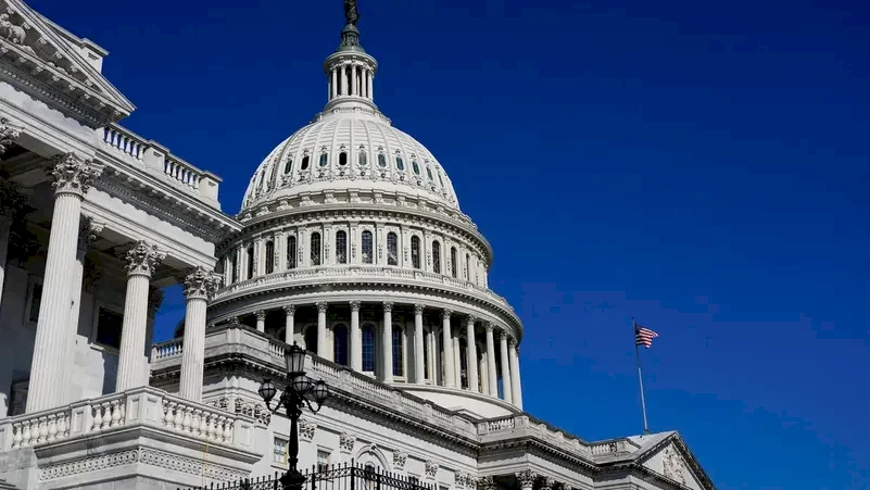 Le Sénat prépare une décision pour limiter les pouvoirs militaires de Trump contre l'Iran
