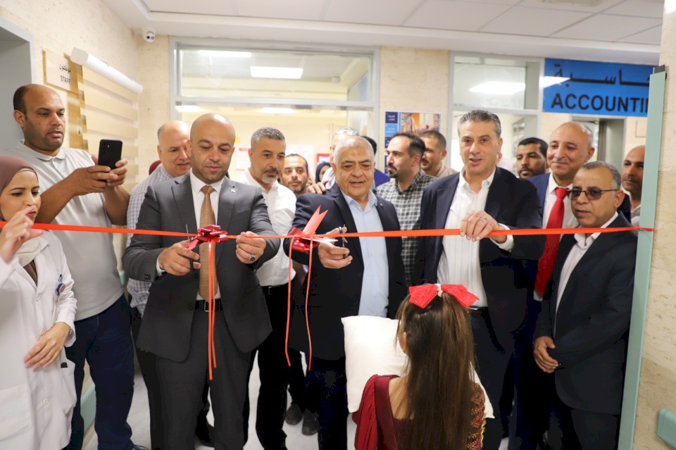 المحافظ حمايل يفتتح قسم الطوارئ المحدث في مستشفى أريحا 