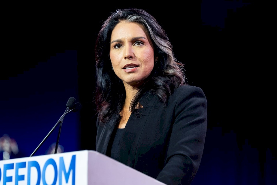 La directrice du renseignement national américain Tulsi Gabbard annonce sa démission