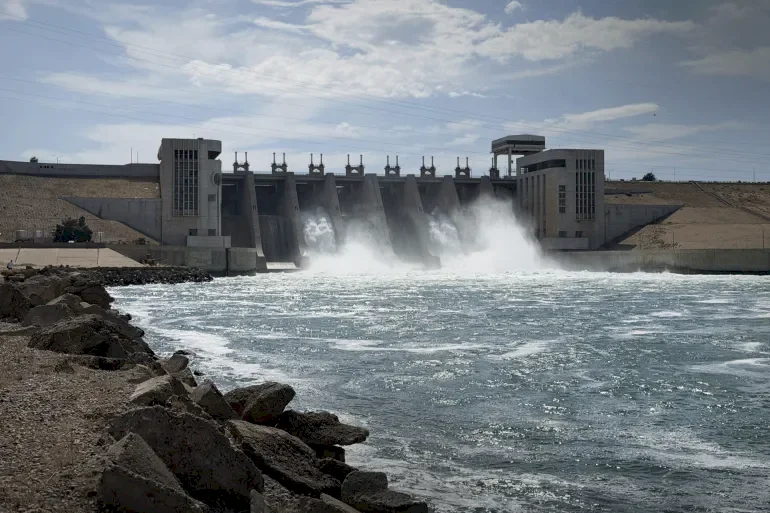 Plans d'évacuation et d'urgence.. Damas ouvre les vannes du barrage de l'Euphrate en prévision des inondations