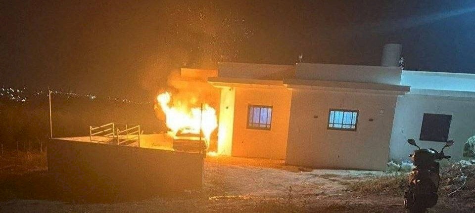 מאחזים הציתו רכב וחלק מבית בכפר מסעוד בדרום ג'נין