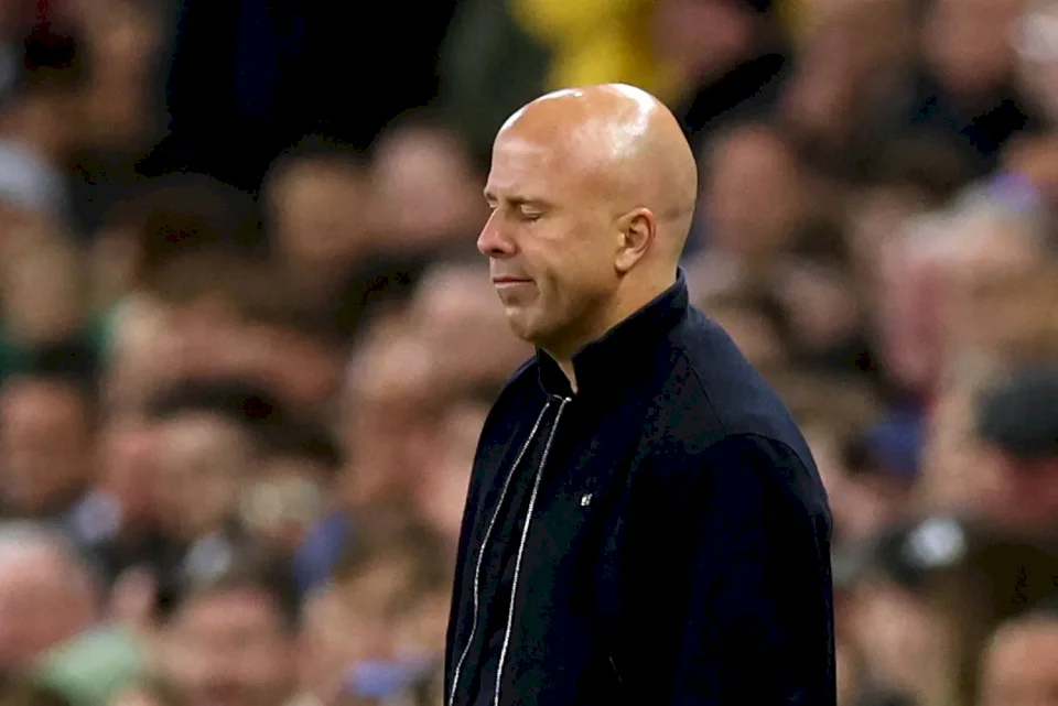 Liverpool se sépare de son entraîneur Slot… Iraola est un candidat majeur pour le remplacer