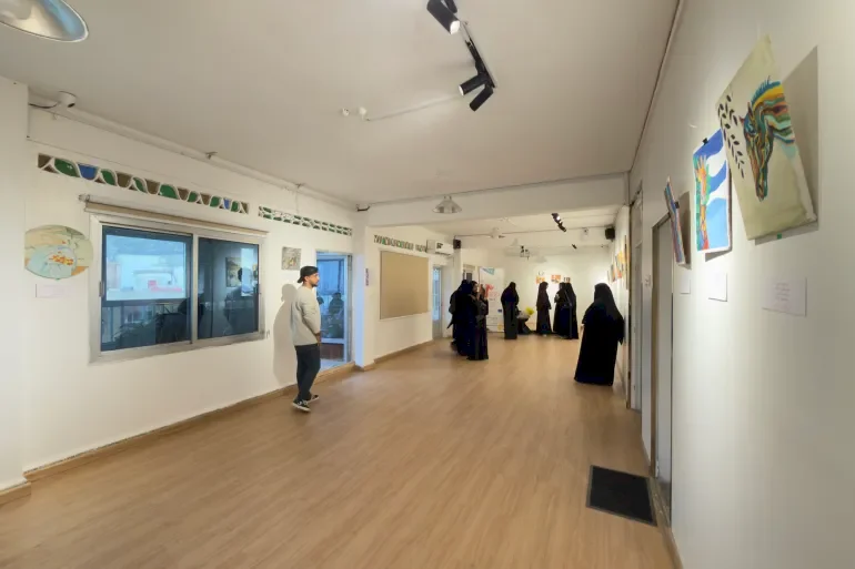 L'art et les mots... Une soirée culturelle à Taëz qui ouvre des portes sur la mémoire et les couleurs
