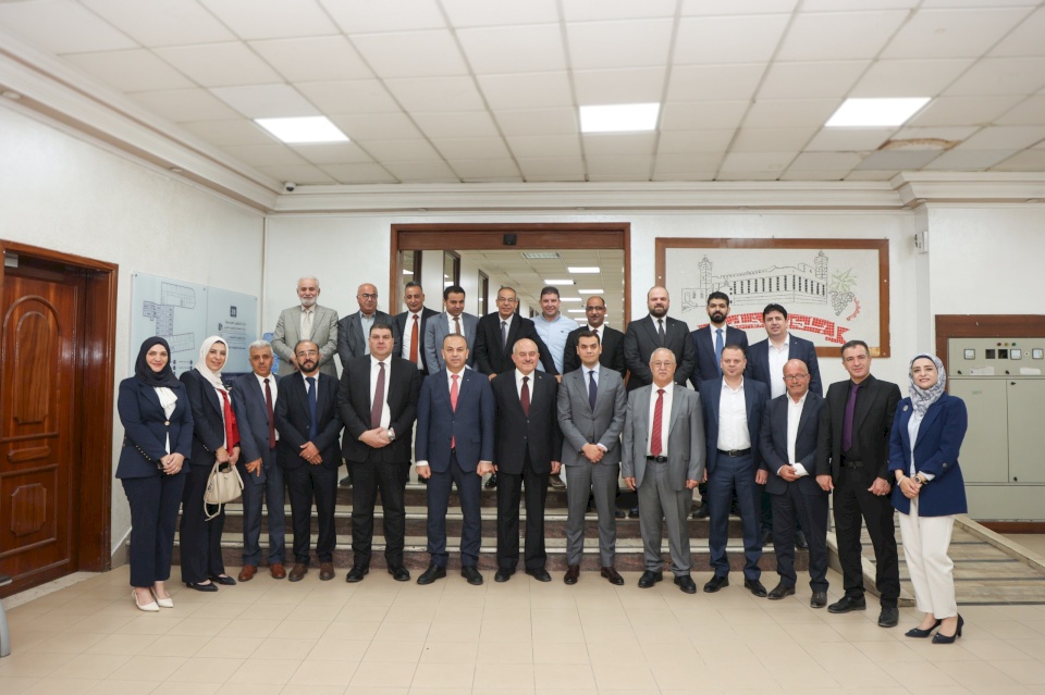 Une délégation ministérielle visite la municipalité de Hébron et confirme le soutien du gouvernement à ses projets de développement
