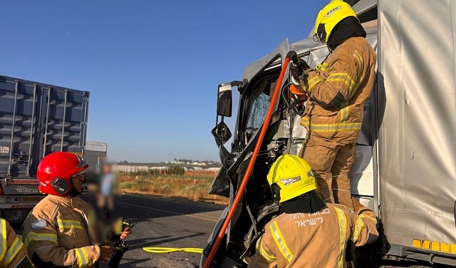 Deux blessés graves dans une collision entre un camion et un véhicule sur la route 6 près de Baq'a Jatt