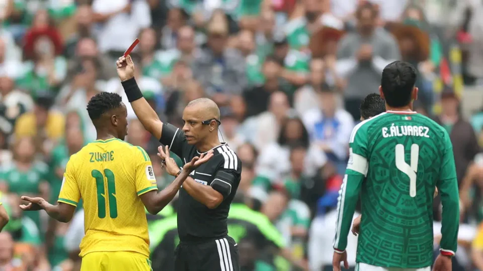 Mexico and South Korea achieve their first victory in a group that includes South Africa and the Czech Republic