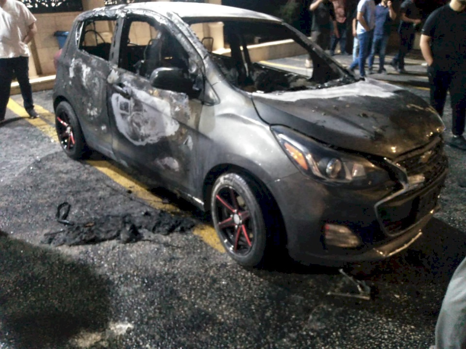 Settlers Burn and Destroy Four Vehicles in Deir Dabwan East of Ramallah