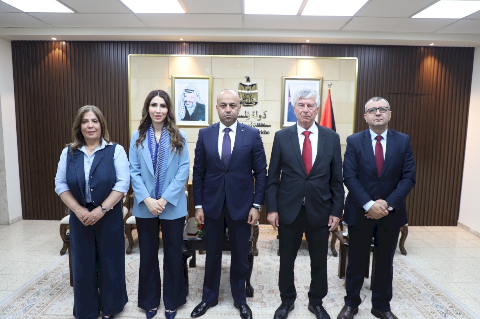 المحافظ حمايل يستقبل وفدا وزاريا ويستعرض احتياجات محافظة أريحا والأغوار