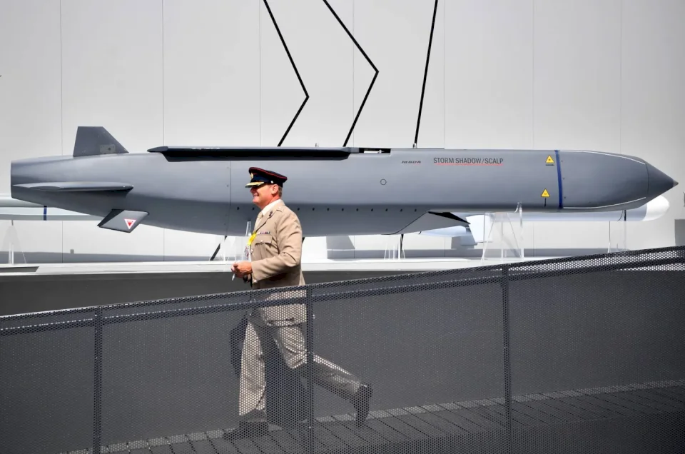 Britain Tests Long-Range Weapons for Delivery to Ukraine
