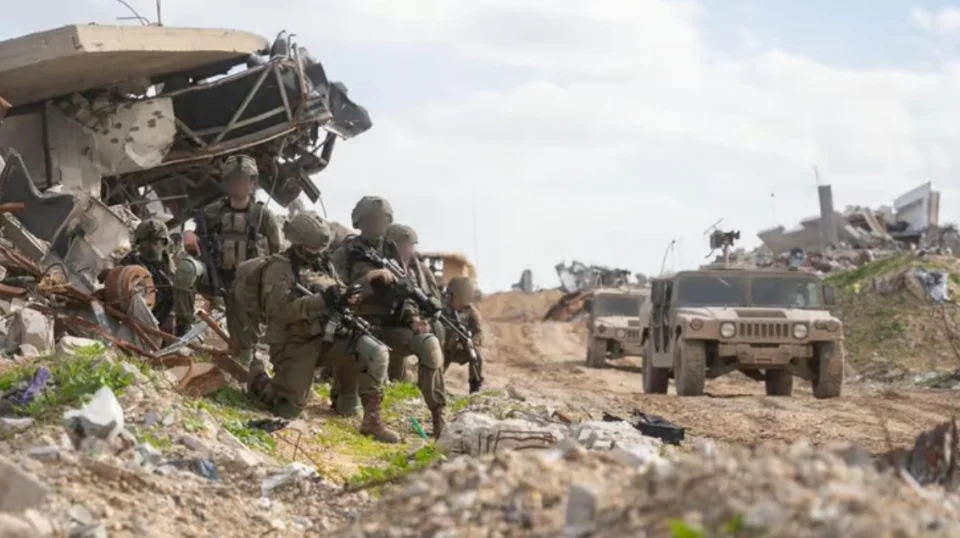 אחרי הרצח של שני נהגי משאיות.. הצבא הישראלי משנה את הוראות הירי בקו הצהוב בעזה