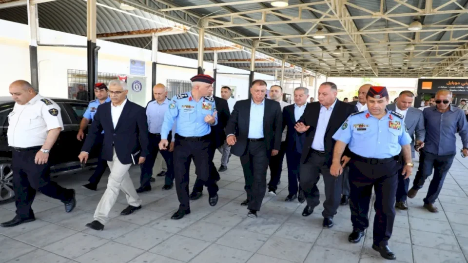 Jordan's Interior Minister Conducts Surprise Inspection Visit to King Hussein Bridge