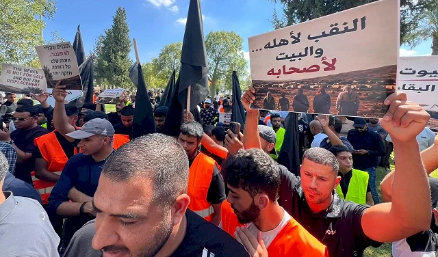 تحت شعار "عمود البيت".. مظاهرة في بئر السبع تنديدًا بسياسات الهدم والتهجير في النقب