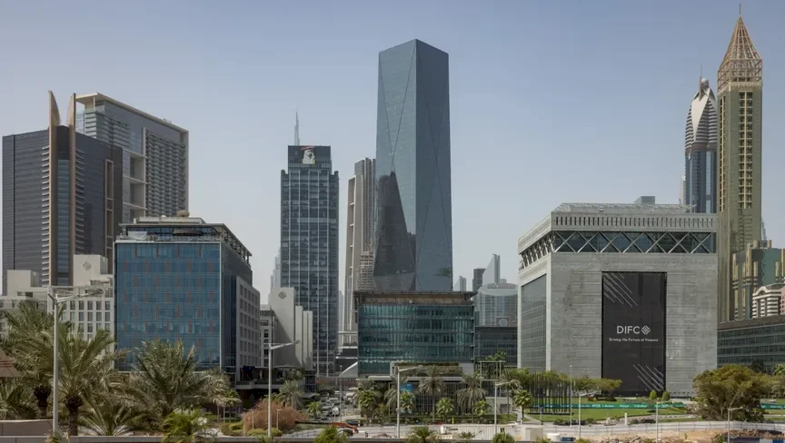 بنوك "وول ستريت" تكثف التوظيف في الخليج لمواكبة "صفقات الحرب"