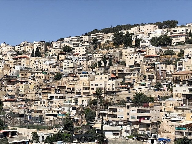 من سلوان إلى كفر عقب: كيف يعيد الاحتلال تشكيل خريطة القدس السكانية؟