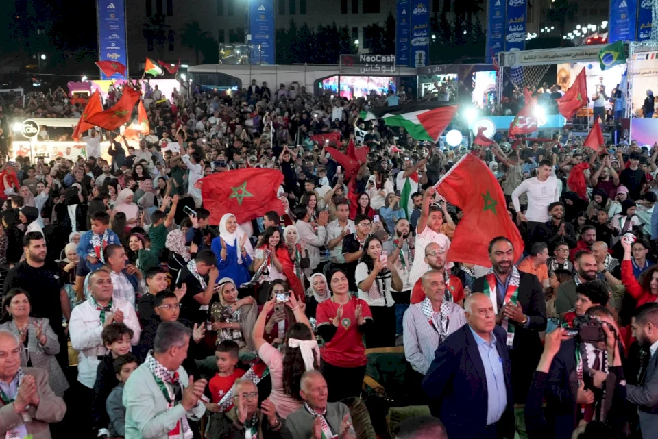 الفلسطينيون يردون الوفاء بالوفاء لأسود الأطلس.. الأعلام المغربية زينت شوارع القدس ورام الله والخليل وغزة