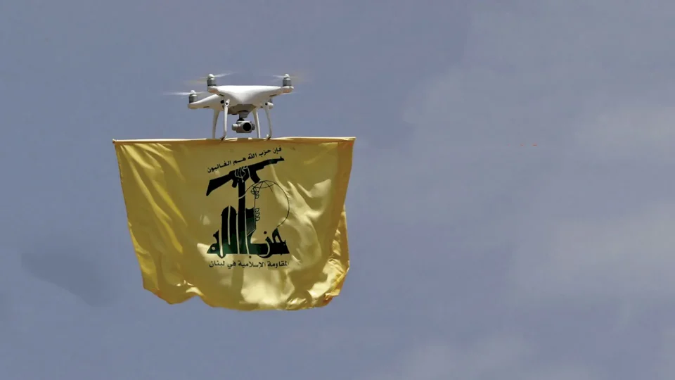 يديعوت أحرونوت: سباق مع الزمن لإيجاد حل لمسيّرات حزب الله