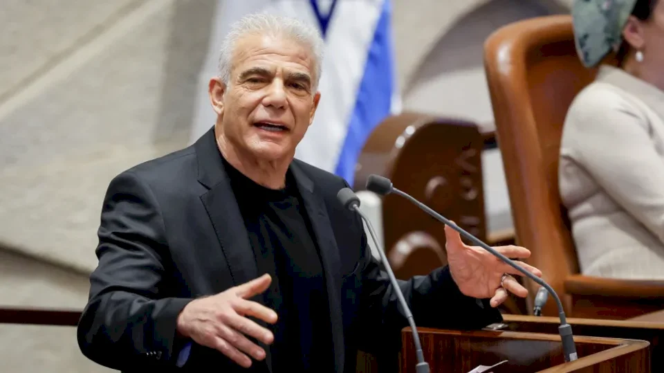 לפיד מאשים את רוסיה ואיראן בניסיון להשפיע על הבחירות הישראליות