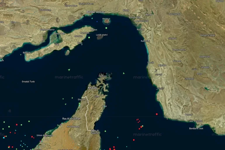 Bloomberg : Mouvement limité des navires dans le détroit d'Hormuz après la reprise du blocus maritime