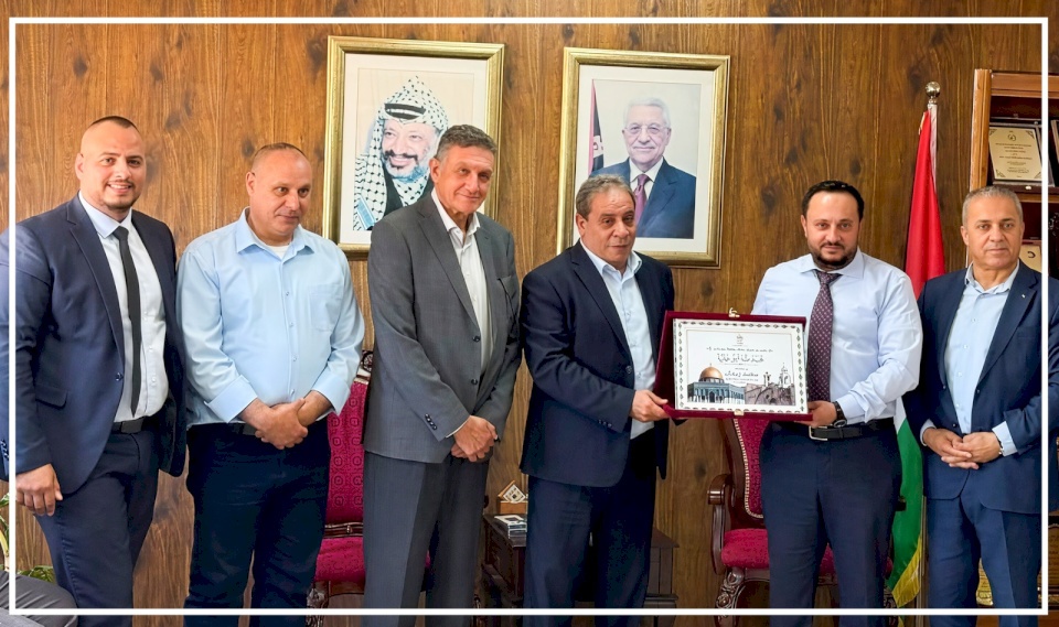 تكريم متبادل بين محافظة بيت لحم وشركة كهرباء القدس وتأكيد على توسيع مشاريع الطاقة الحديثة