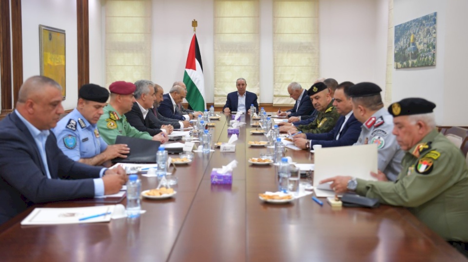 Sheikh Holds Meeting with Security Leaders to Follow Up on Current Developments
