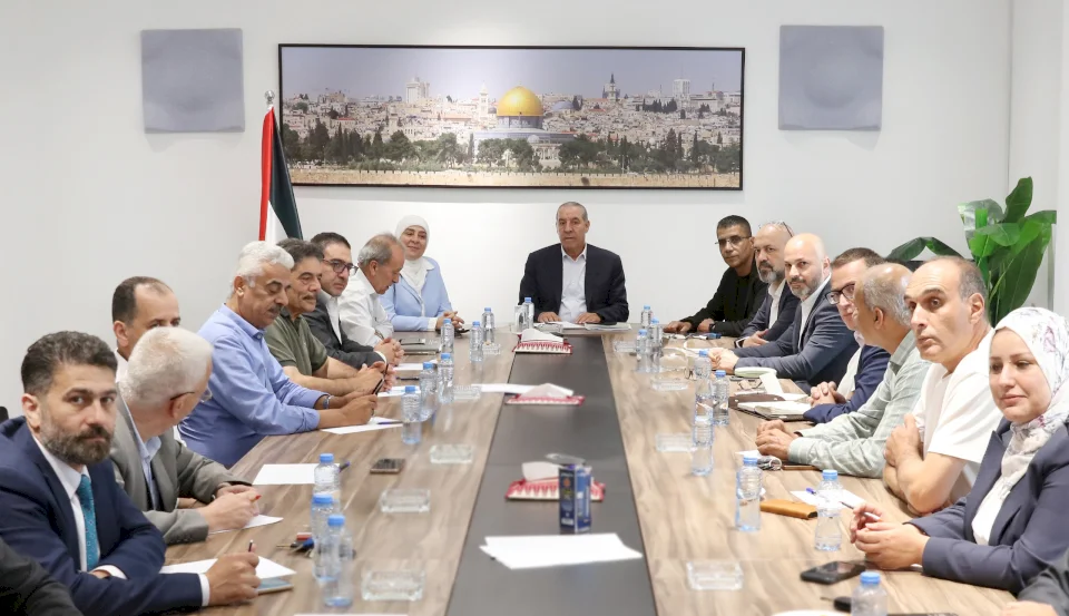الشيخ يلتقي عدد من ممثلي مؤسسات المجتمع المدني مثمنا دورها كشريك وطني في دعم مؤسسات الدولة