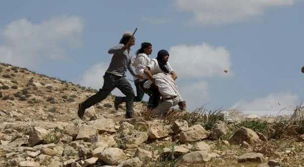 פציעת אזרח במהלך התקפה של מתנחלים על פסגת סרה