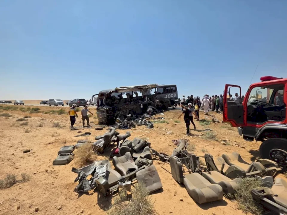Des dizaines de morts et de blessés dans la collision de deux bus de voyageurs sur la route Deir ez-Zor - Damas