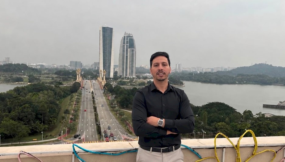 Un ingénieur palestinien partage ses connaissances en ingénierie avec plus d'un demi-million de abonnés