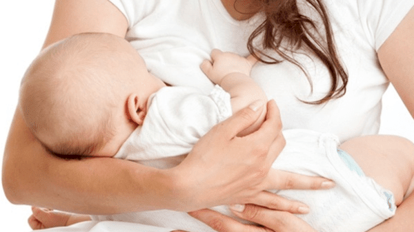الرضاعة الطبيعية تحمي طفلك من هذا المرض المؤلم.. ما هو؟