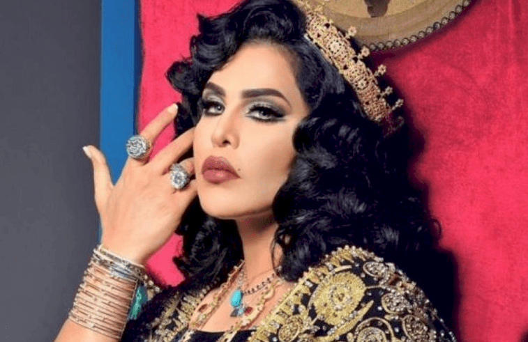 صورة| أحلام بالحجاب الى جانب زوجها