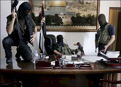 الثوري: حماس لم تجن من انقلابها الدموي الا الدمار لشعبنا