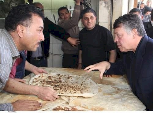زاره الملك برفقة الملكة رانيا...اغلاق أشهر مطعم في عمان