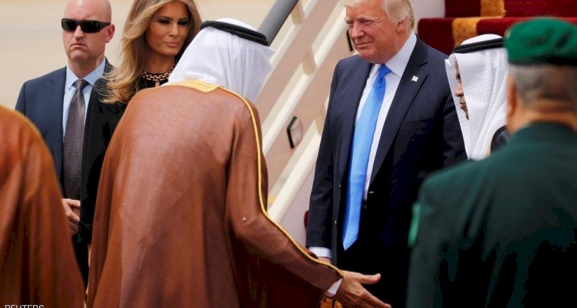 (اسرائيل)  تتساءل عن سر قصة الحب بين ترامب والسعودية