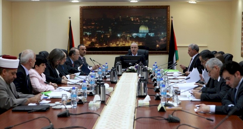 قرار من الحكومة باحالة 6145 موظفا من غزة للتقاعد المبكر