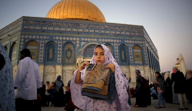 150 ألفاً أدوا الجمعة اليتيمة في رحاب الأقصى